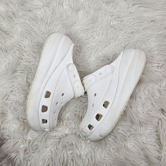 Crocs Classic Bae White Chunky Platform Clogs - Women’s Size 6 Slip On - Picture 2 of 5